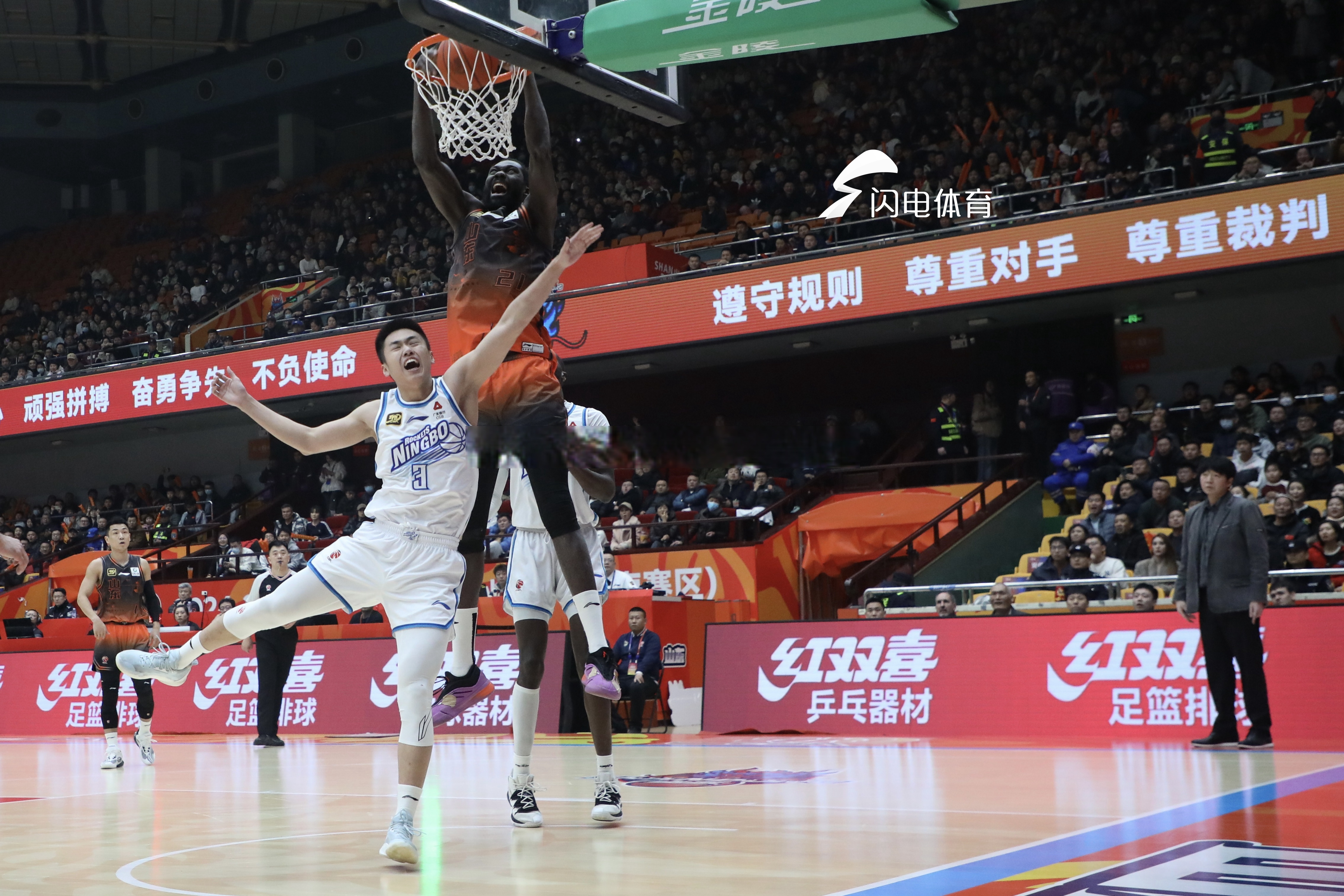 包含里程碑夜!山东男篮门线救险,意甲窗口期刷纪录,质疑声四起,医务组通报恢复的词条-满冠官方网站