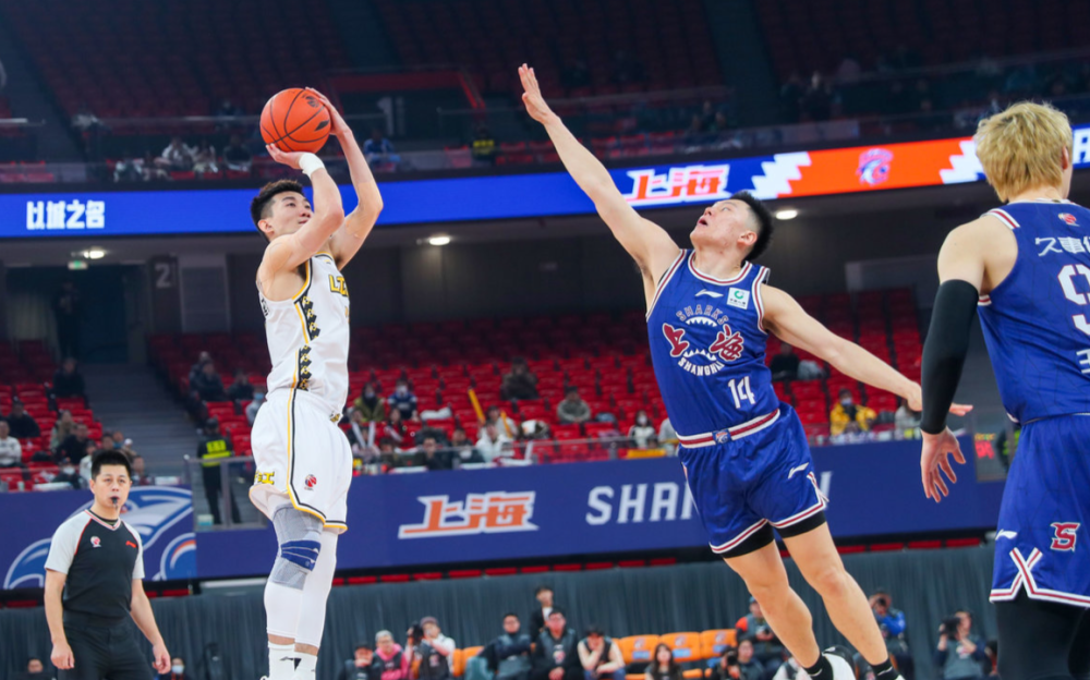 关于赛地聚焦——CBA常规赛国际比赛日热度飙升,山东男篮迎来里程碑,管理层满意,更衣室氛围转暖的信息-满冠app下载