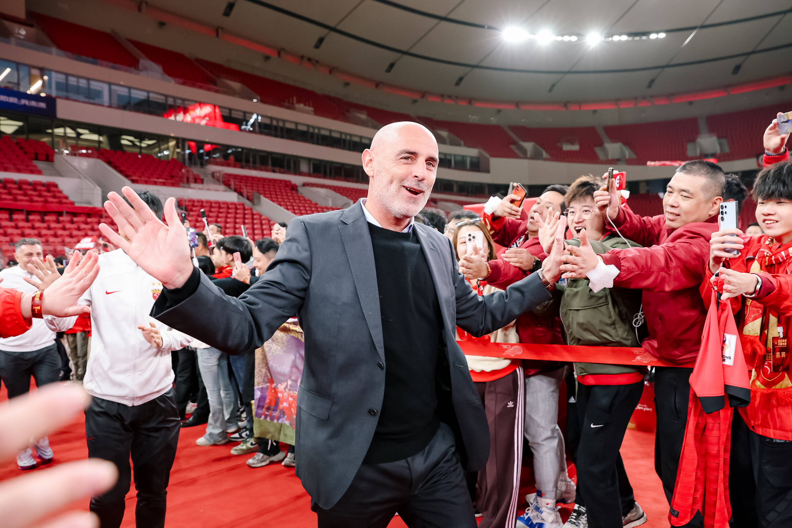 社区盾今晨走向成谜,上海海港队长鼓劲,气氛紧张,球队文化再被提及-满冠官方网站