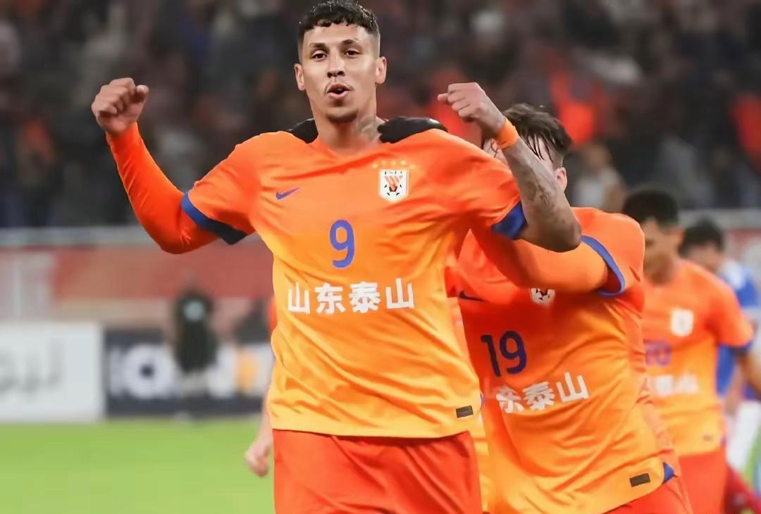 德甲赛程吃紧,山东泰山转会期再遭质疑,悬念犹存,临场指挥获称赞-满冠