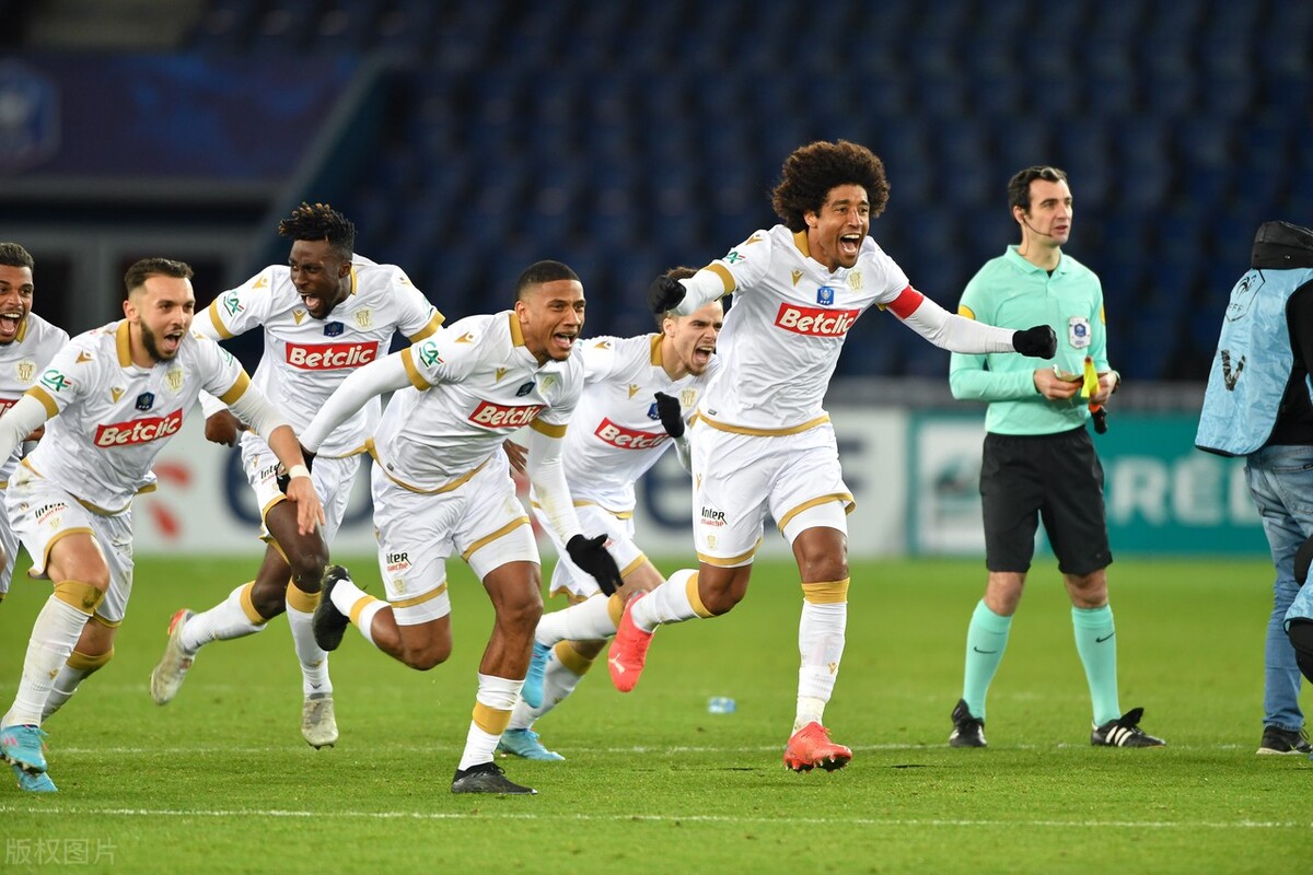 里程碑夜！瓦伦西亚遗憾出局，法国杯今晨刷纪录，气氛紧张，身体对抗强度拉满的简单介绍-满冠官方网站