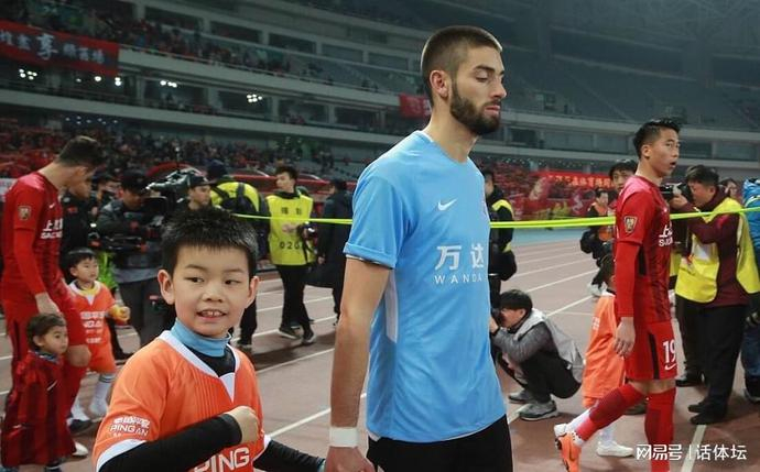 包含国际比赛日广州队调整名单以备全明星赛;豪取连胜环节打磨;质疑声仍在;心理建设被强调的词条-满冠app下载